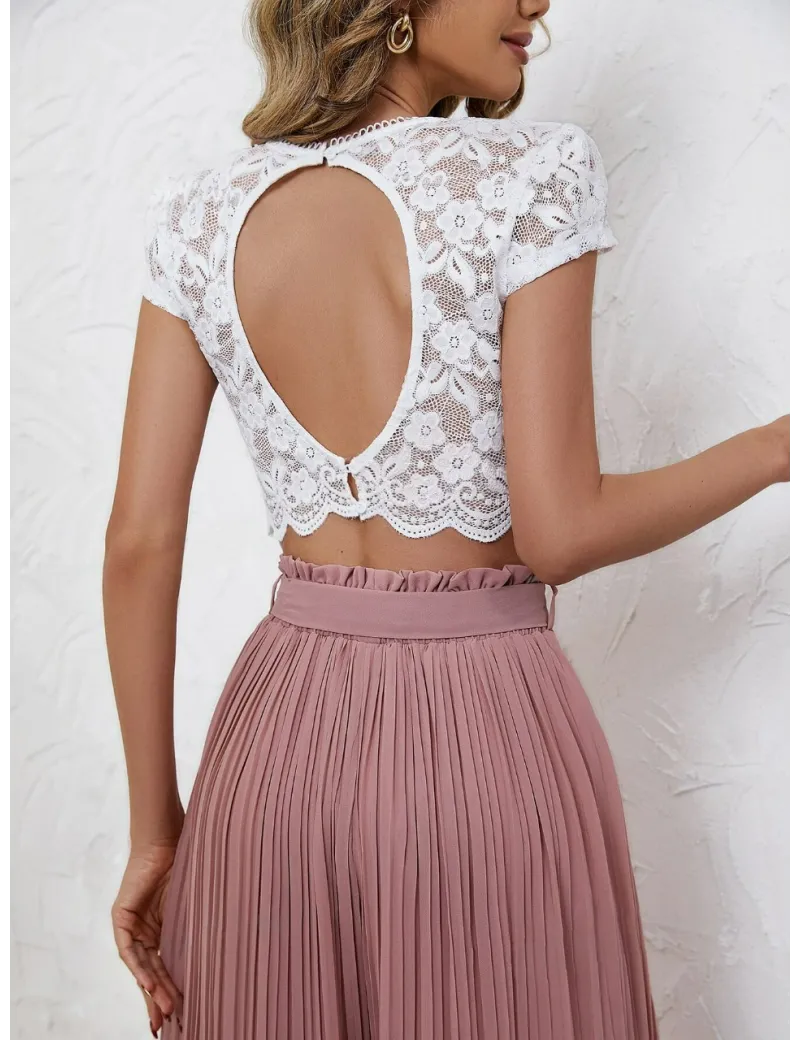 Top cropped maneca scurta si broderie, alb