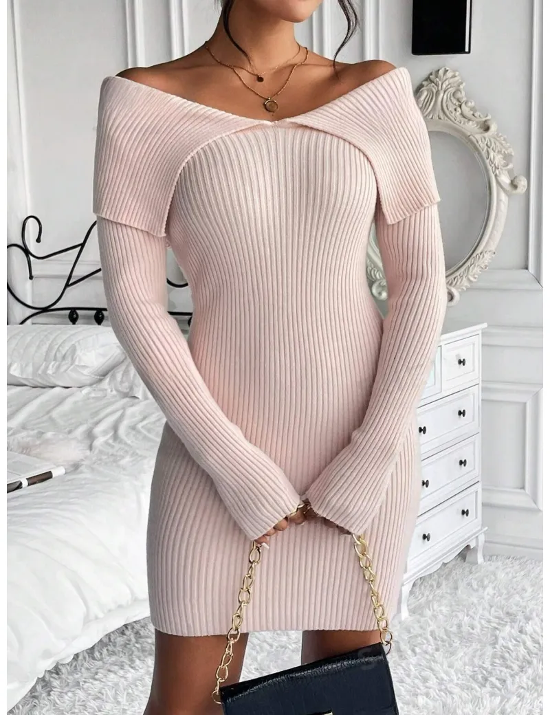 Rochie mini cu umeri goi, maneca lunga, model tricotat, roz
