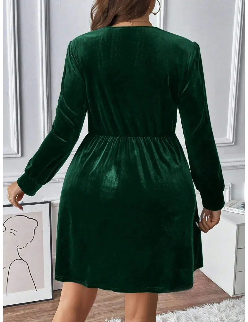 Rochie mini cu maneci lungi si decolteu, model catifea, verde